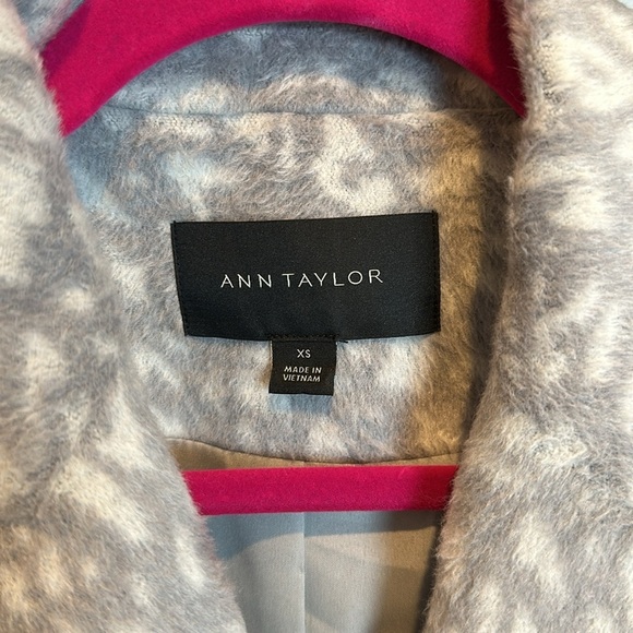 Ann Taylor 20% wool gray and white animal print double breasted coat size XS - Picture 2 of 3